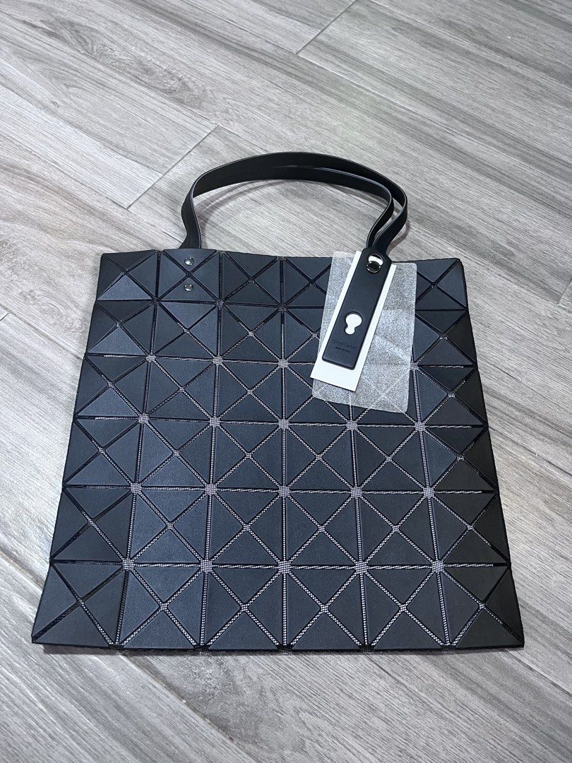 Bao bao issey miyake (Category: Tote Bags) located in Dagupan City. Submitted by calmocean-f675cc (Listing ID 1463889169, Image 1). Description: Bao bao ISSEY MIYAKE Authentic Brandnew With hangtag 1650 only add sf .