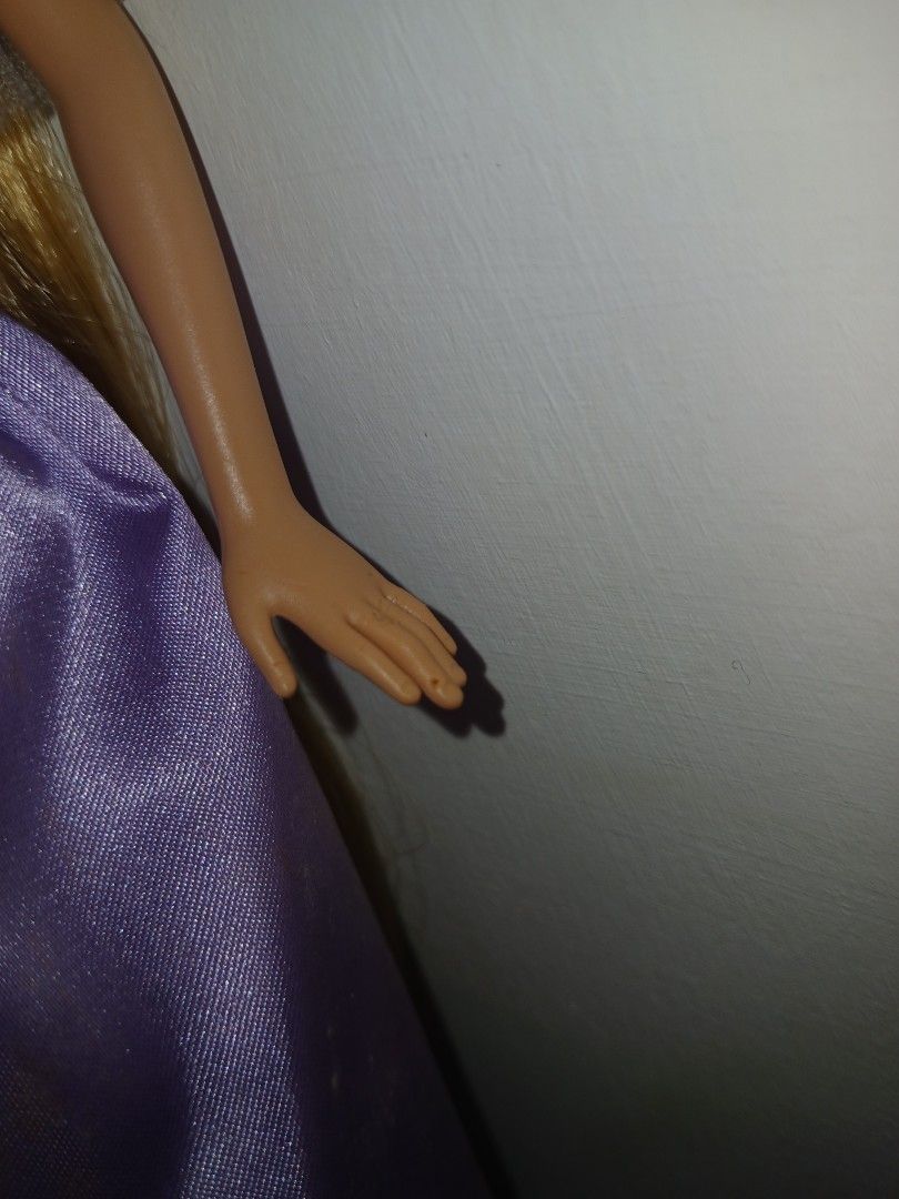 Barbie Rapunzel fantasy tale indonesia (Category: Kids Toys) located in Subic. Submitted by frncnjntmr22 (Listing ID 1463917913, Image 3). Description: flaw on left hand parang chinew i bought it same like that. rebody mo kung maarte ka yung ang sagot. "ignore & pass sa barat at maaarte perpeksyunista lumayas.".
