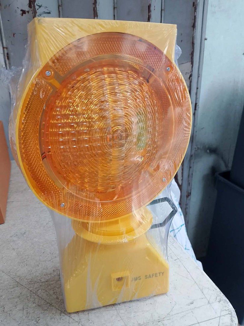 Barricade flasher lights yellow (Category: Construction Tools & Equipment) located in Manila. Submitted by joeyroque09 (Listing ID 1463747665, Image 2). Description: Barricade flasher lights yellow.