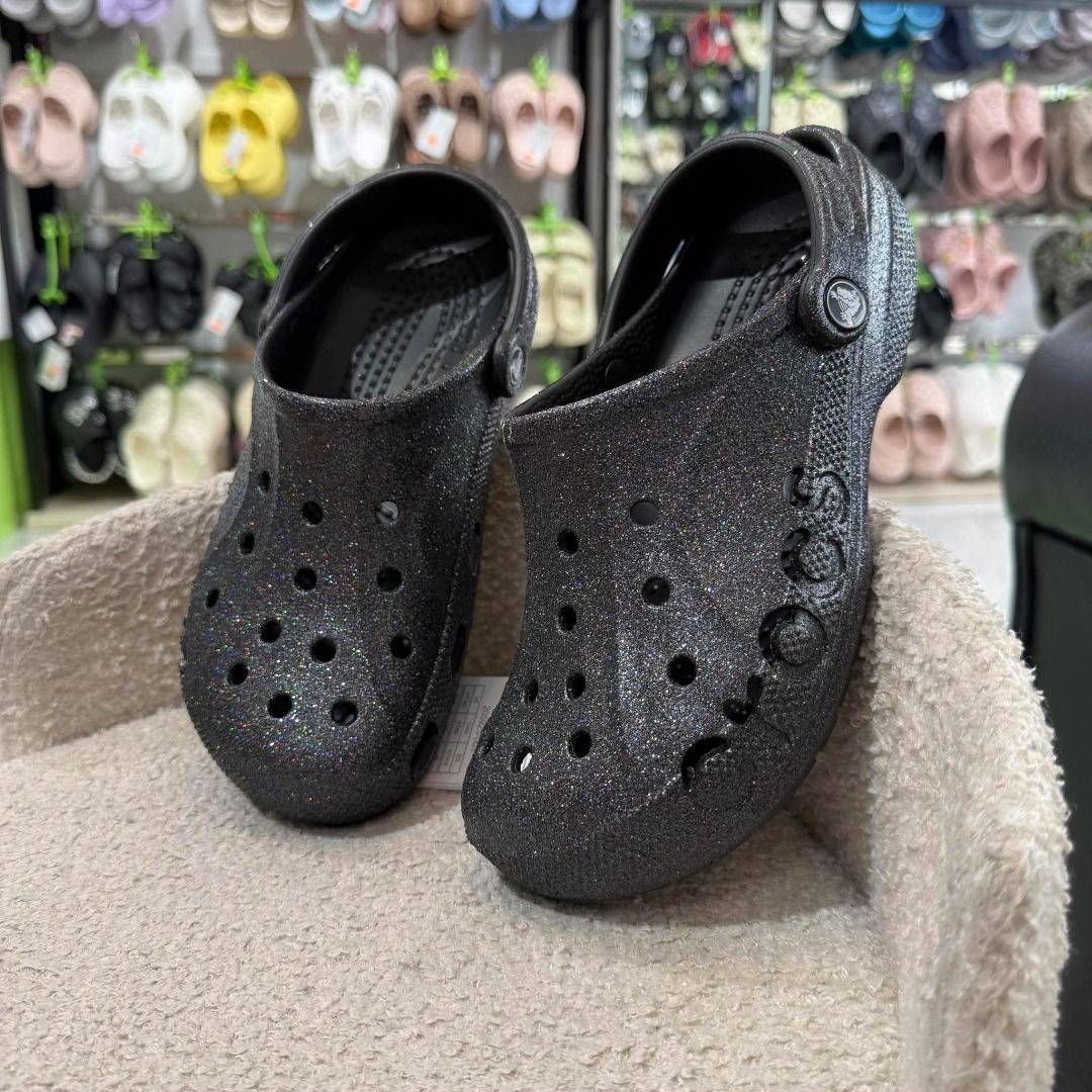 Baya Clog in Black Glitter (Category: Shoe inserts) located in Rizal. Submitted by hiraya16 (Listing ID 1463929664, Image 1). Description: Available Onhand ready to ship Unisex - Sizes available? DM ✉️ J&T - Lalamove - LBC.