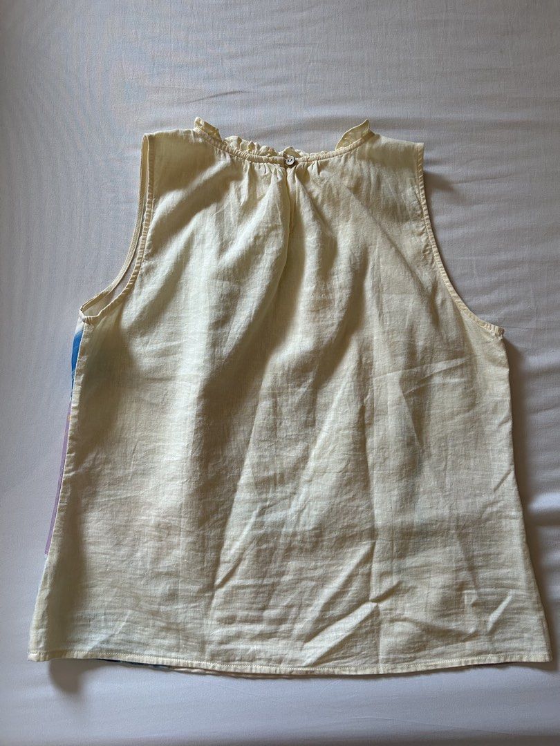 Bayo Sleeveless Top (Category: Sleeveless) located in Batangas. Submitted by dusclutter (Listing ID 1463770184, Image 2). Description: RFS: decluttering Loc: sto tomas batangas MOP: gcash / maya / maribank / BDO Shipping c/o buyer.