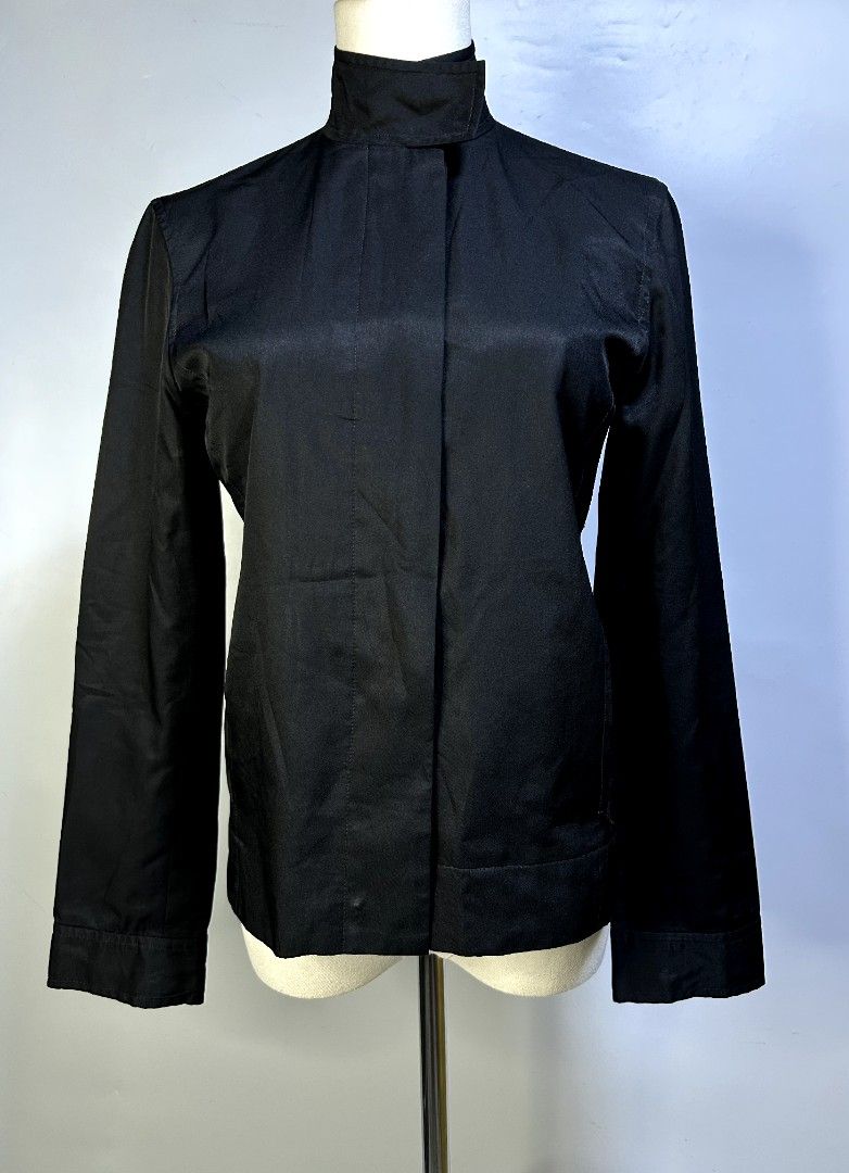 BCBG Maxazria Semi-Formal Padded Acetate Top (Category: Luxury Apparel) located in Marikina City. Submitted by wearablearttt (Listing ID 1463931285, Image 1). Description: -semi-formal construction 𖨆 LAID FLAT MEASUREMENTS L 21.5" ‎W 17-17.5" B 18-18.5".