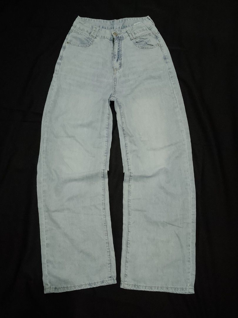 BEDAZZLED WIDELEG JEANS ‼️ (Category: Jeans) located in Abucay. Submitted by flyingkitty.444 (Listing ID 1463758630, Image 1). Description: SIZE 26 LENGTH 42.