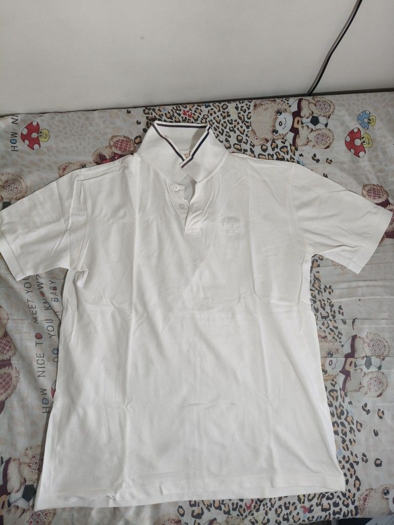 BENCH White Polo Shirt - Size XL (Category: Tshirts & Polo Shirts ) located in Lapu Lapu. Submitted by hooman422 (Listing ID 1463811607, Image 1). Description: - BENCH White Short-Sleeved Polo Shirt - Size: XL - Classic collar with striped trim - Small embroidered logo on chest - Button-up neckline - Perfect for casual outfits.