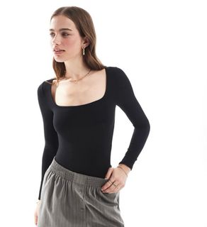 (Category: ) located in . Submitted by milovewardrobe (Listing ID 1463824568, Image 1). Description: .