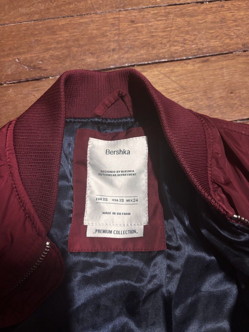 Bershka bomber jacket (Category: Coats, Jackets and Outerwear) located in Munoz. Submitted by preluv3120 (Listing ID 1463758278, Image 2). Description: .