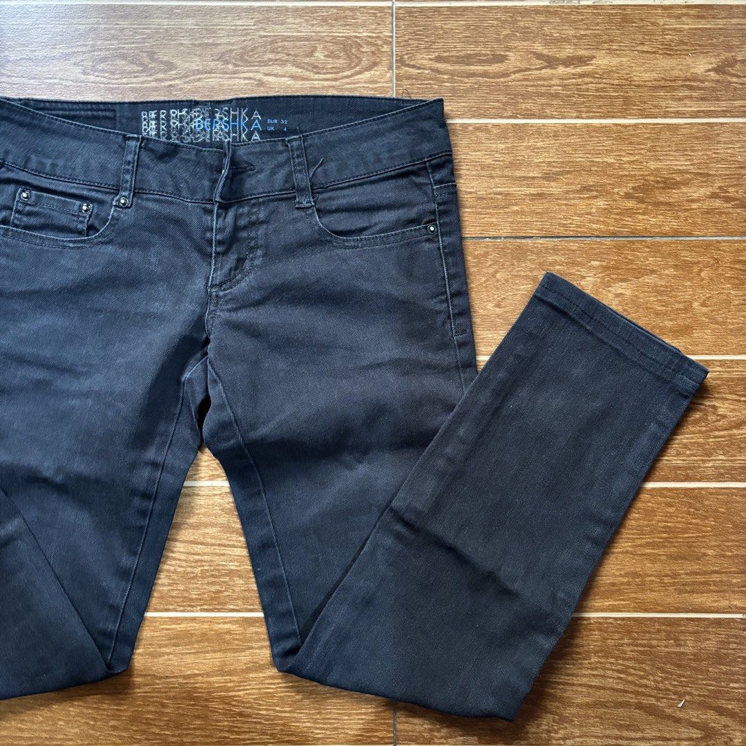 Bershka Denim Jeans (Category: Jeans) located in Pasig City. Submitted by marielivingph (Listing ID 1463818124, Image 1). Description: Fit: Straight leg Closure: Button and zip Pockets: Two front, two back Item from Italy..