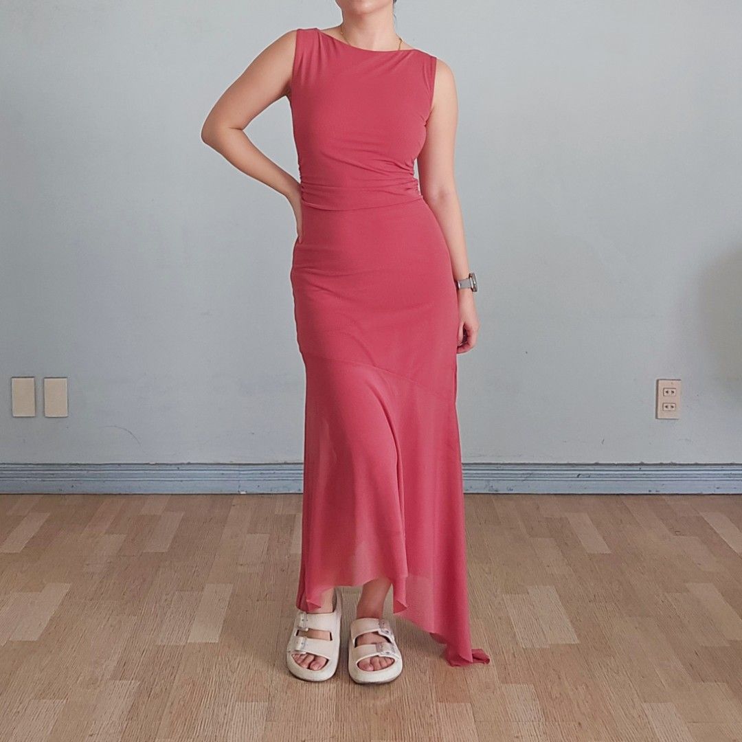 BERSHKA Rose Mesh Dress (Category: Dresses) located in Quezon City. Submitted by lexisstuff (Listing ID 1463792281, Image 2). Description: ⭐ PLEASE READ! ⭐ srp: php 1500 fabric: mesh fabric size and fit: S, best for bust 30-31 waist 24-25 hips 33-34 condition: 9/10 notes: nice for semi formal events! 🌼 shipping: metro manila 90 🌼 pay via BDO or GCash only 🌼 2-day reservation period 🌼 no returns, refunds, or exchanges. all sales are final..