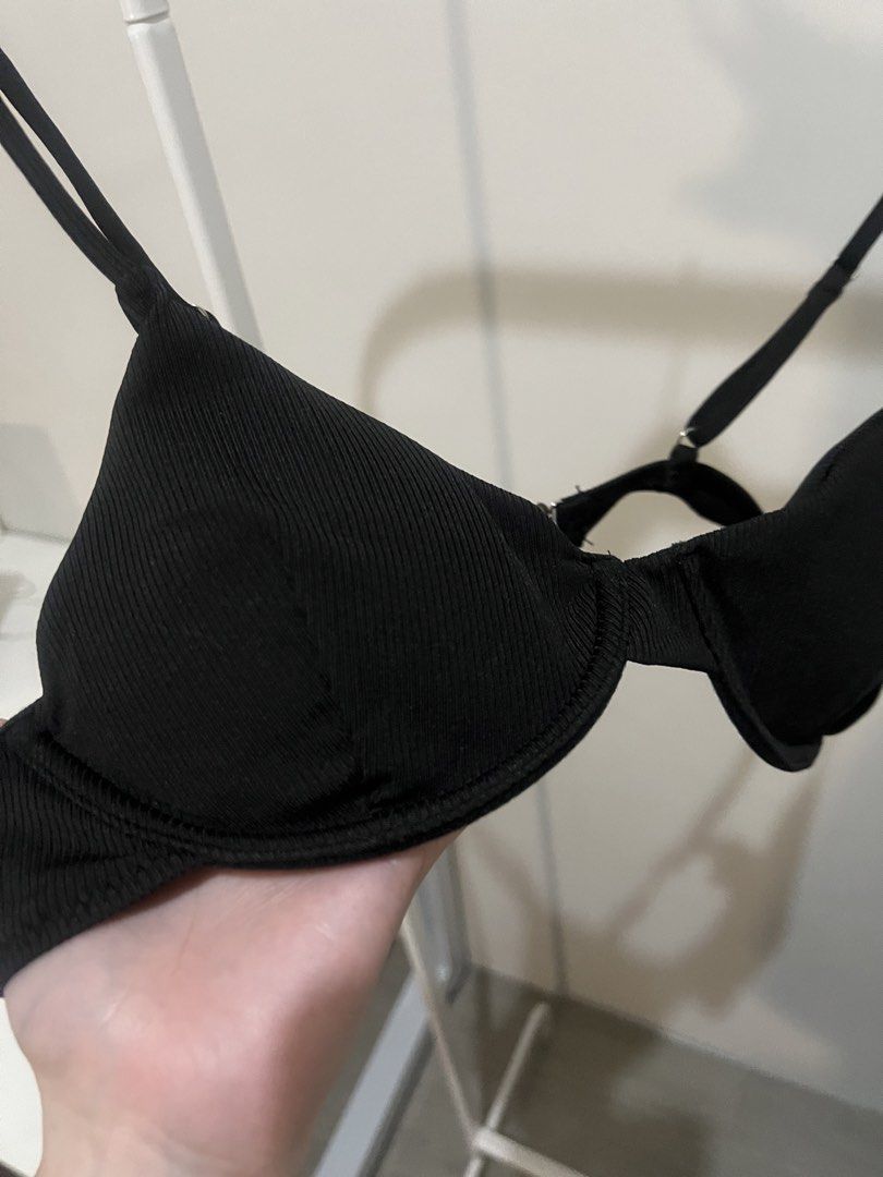 Bikini top (black) (Category: Bikinis & Swimsuits) located in Quezon City. Submitted by styleandcomfort (Listing ID 1463829685, Image 2). Description: Never used Message me for inquiries 😊.