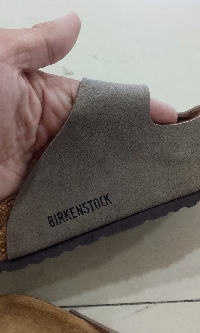 BIRKENSTOCK ARIZONA (Category: Slippers & Slides) located in Iloilo. Submitted by skerittt (Listing ID 1463822419, Image 3). Description: BIRKENSTOCK ARIZONA SIZE 45 NO FLAWS.