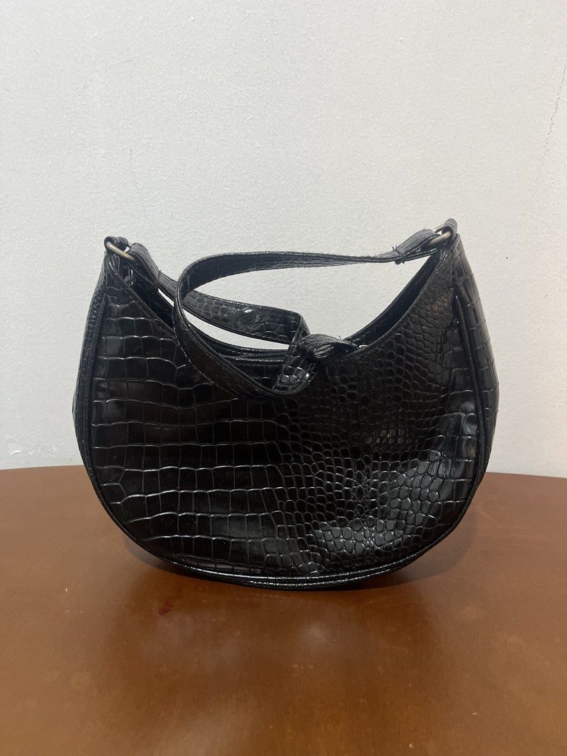 Black Croc Embossed Shoulder Bag (Category: Shoulder Bags) located in Manila. Submitted by samgyup05 (Listing ID 1463790393, Image 2). Description: - Cute black shoulder bag - Croc embossed texture - Main zip compartment - Inner zip pocket - Adjustable strap - Ideal for everyday use or nights out - Fits essentials like phone, wallet, and keys.