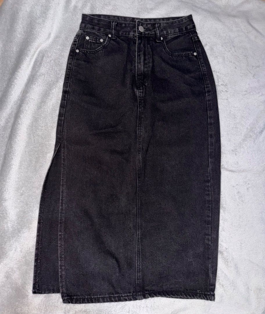 Black Denim Maxi Skirt with Side Slit (Category: Skirts) located in Tarlac. Submitted by ainsleyjudd (Listing ID 1463847250, Image 1). Description: - Black denim split thigh skirt - SHEIN Petite XS ; Can fit 24-25 waistline.