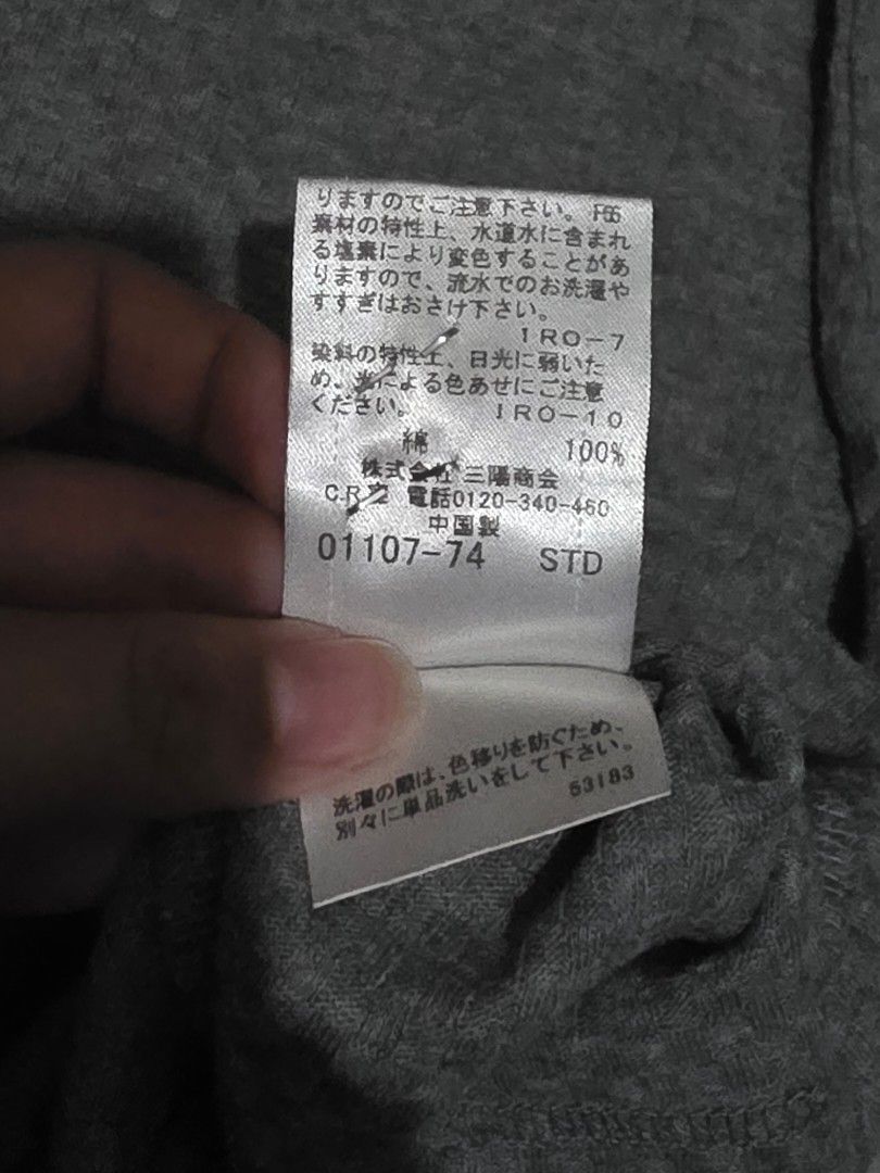 Black label Burberry longsleeve (Category: Longsleeves) located in Baguio. Submitted by chr0m3_h3arts (Listing ID 1463788022, Image 3). Description: Length: 24" Width: 18.5" Sleeve length: 23.5 no issue.