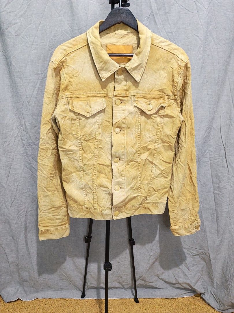 black label vintage-style denim jacket (Category: Coats, Jackets and Outerwear) located in Baguio. Submitted by used_clothing2600 (Listing ID 1463876018, Image 2). Description: Black label vintage-style denim jacket size medium verygood condition width 20 length 25 shoulders 18.5 sleeve length 26 P 980.