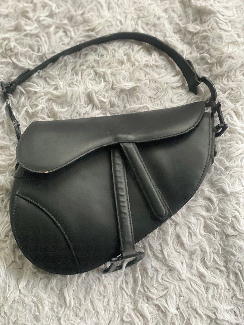Black Leather Dior Saddle Bag (Category: Luxury Bags & Wallets) located in Manila. Submitted by geminibibo (Listing ID 1463805580, Image 3). Description: Classic black leather Dior saddle bag with 'D' charm. Features interior zip pocket and adjustable strap. Perfect for everyday or special events. Comes with the dust bag and box 🖤.