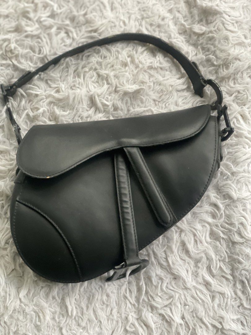 Black Leather Dior Saddle Bag (Category: Luxury Bags & Wallets) located in Manila. Submitted by geminibibo (Listing ID 1463805580, Image 1). Description: Classic black leather Dior saddle bag with 'D' charm. Features interior zip pocket and adjustable strap. Perfect for everyday or special events. Comes with the dust bag and box 🖤.