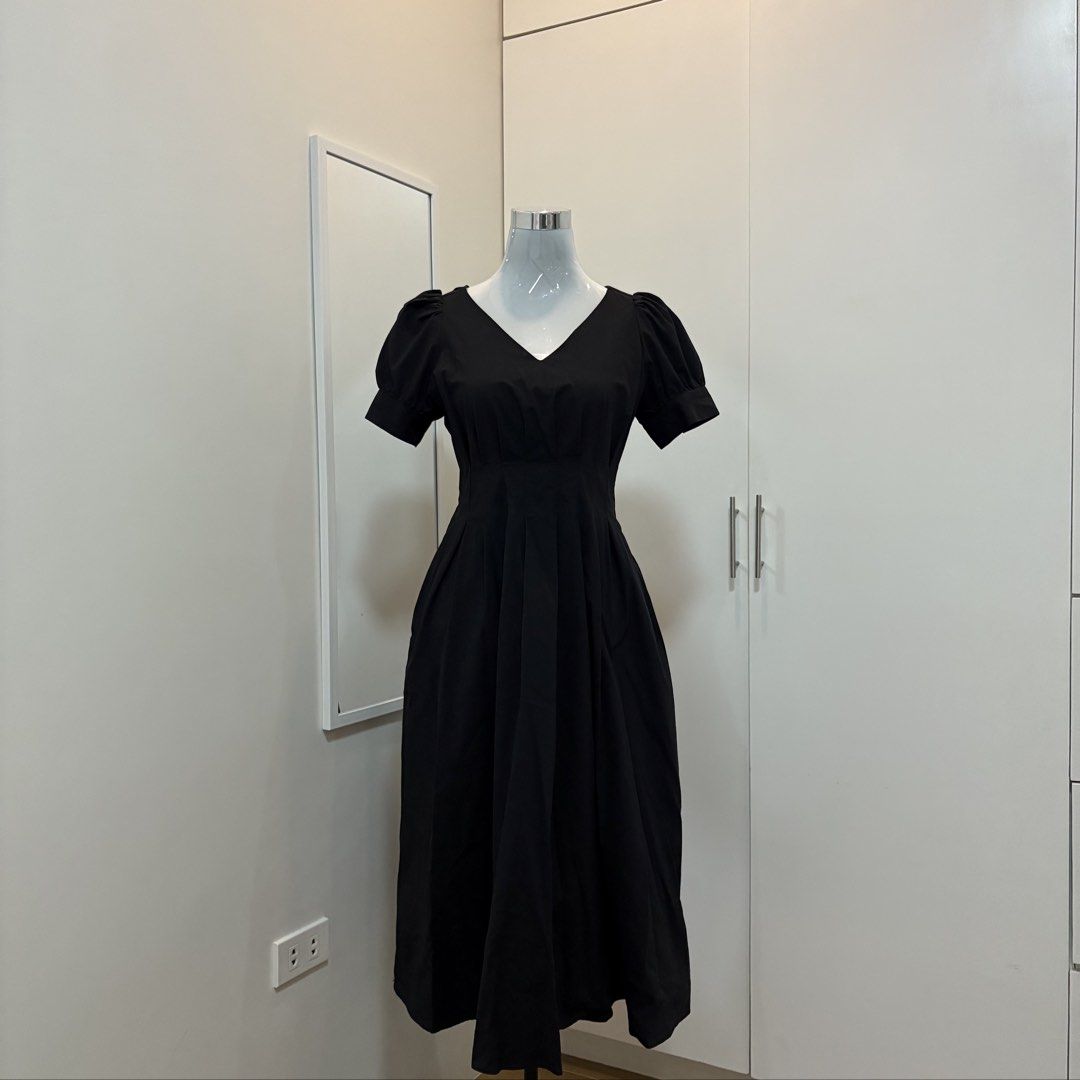 Black Long Dress (Category: Dresses) located in Angeles City. Submitted by declutteredcloset_ (Listing ID 1463904227, Image 1). Description: Fits s-m.