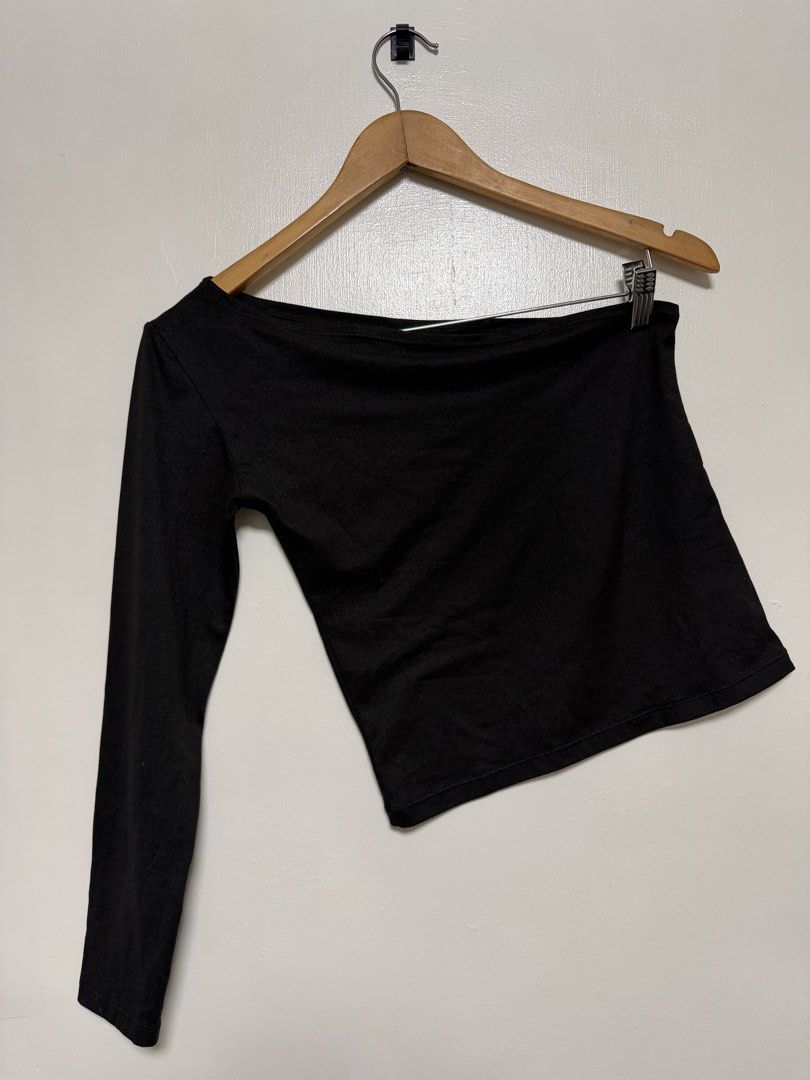 Black Off Shoulder Long Sleeve Top (Category: Longsleeves) located in Manila. Submitted by don_p (Listing ID 1463869159, Image 2). Description: XS to S - Black off-shoulder top - One long sleeve - Simple and chic design - Perfect for dressing up or down - Pairs well with jeans or skirts - Comfortable fabric - Ideal for casual outings or parties.