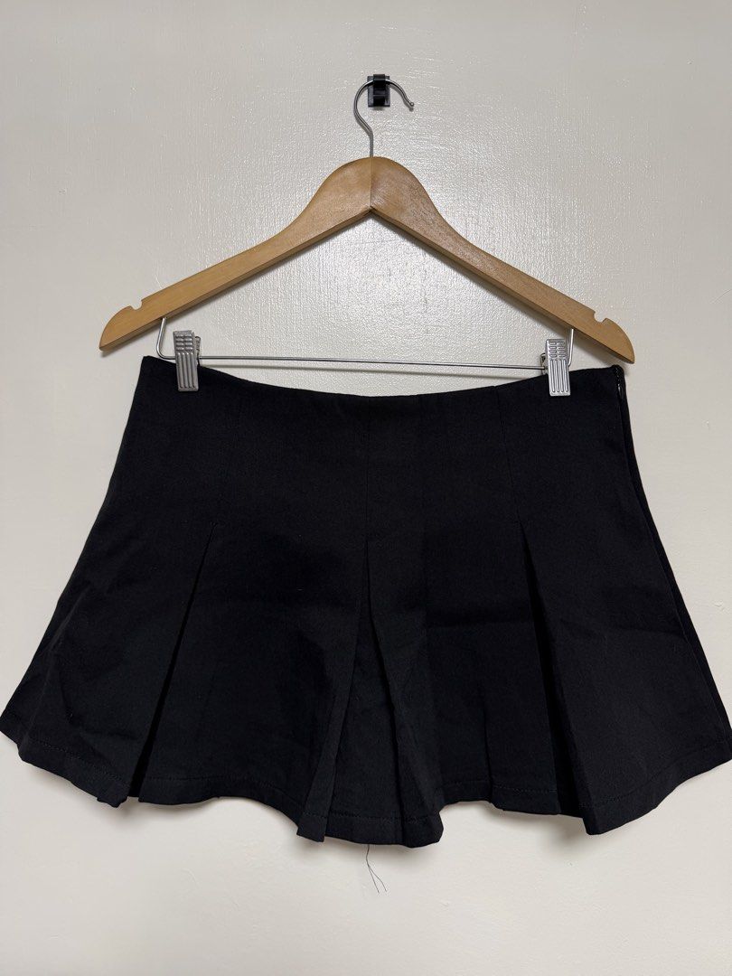 Black Pleated Mini Skort (Category: Skirts) located in Manila. Submitted by don_p (Listing ID 1463868275, Image 2). Description: XL to 2XL - Black pleated mini skirt - High-waisted design - Fits size Small to Medium (approx.) - Versatile for casual or dressed-up looks - Easy to style with various tops - Classic and simple aesthetic.