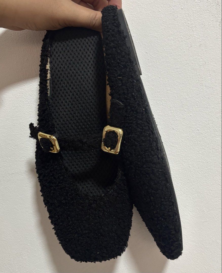 Black Plush Fluffy Flats (Category: Flats & Sandals) located in Davao. Submitted by outoftheclosetdvo (Listing ID 1463930677, Image 3). Description: Fits size 8.5-9.