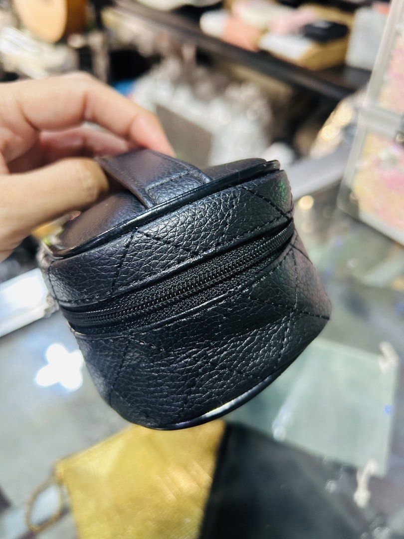 Black Quilted Cosmetic Bag with Handle (Category: Purses & Pouches) located in Manila. Submitted by starbalesukandjapansurplus (Listing ID 1463765801, Image 3). Description: - Stylish black quilted cosmetic bag - Features a convenient top handle - Smooth and reliable zipper closure - Compact and ideal for travel - Durable material with a nice texture - Easily fits into your larger handbag or luggage.