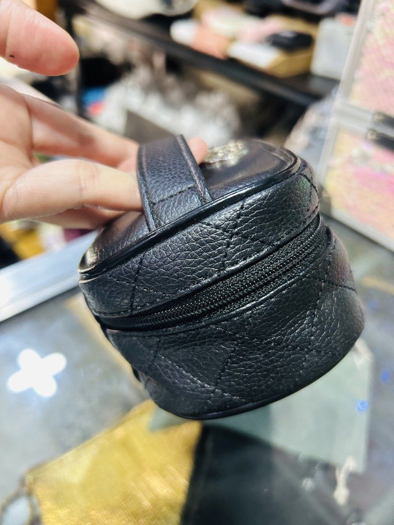 Black Quilted Cosmetic Bag with Handle (Category: Purses & Pouches) located in Manila. Submitted by starbalesukandjapansurplus (Listing ID 1463765801, Image 2). Description: - Stylish black quilted cosmetic bag - Features a convenient top handle - Smooth and reliable zipper closure - Compact and ideal for travel - Durable material with a nice texture - Easily fits into your larger handbag or luggage.
