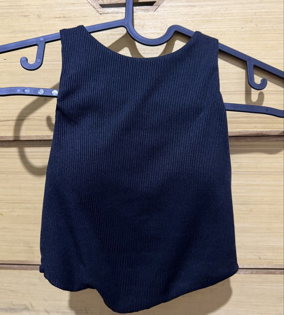 Black Ribbed Sleeveless Tank Top (padded) (Category: Sleeveless) located in Tarlac. Submitted by paperlyx (Listing ID 1463857059, Image 2). Description: Black Ribbed Sleeveless Tank Top (padded) -Fits xs to semi-small - Classic black ribbed tank top - Stretchy fabric for ultimate comfort - Never worn, tried on only. .