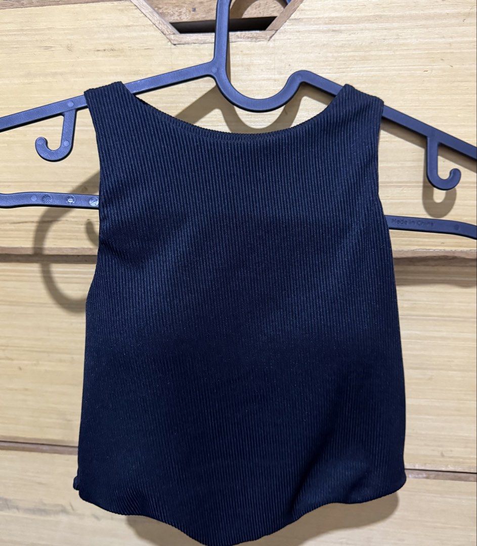 Black Ribbed Sleeveless Tank Top (padded) (Category: Sleeveless) located in Tarlac. Submitted by paperlyx (Listing ID 1463857059, Image 1). Description: Black Ribbed Sleeveless Tank Top (padded) -Fits xs to semi-small - Classic black ribbed tank top - Stretchy fabric for ultimate comfort - Never worn, tried on only. .