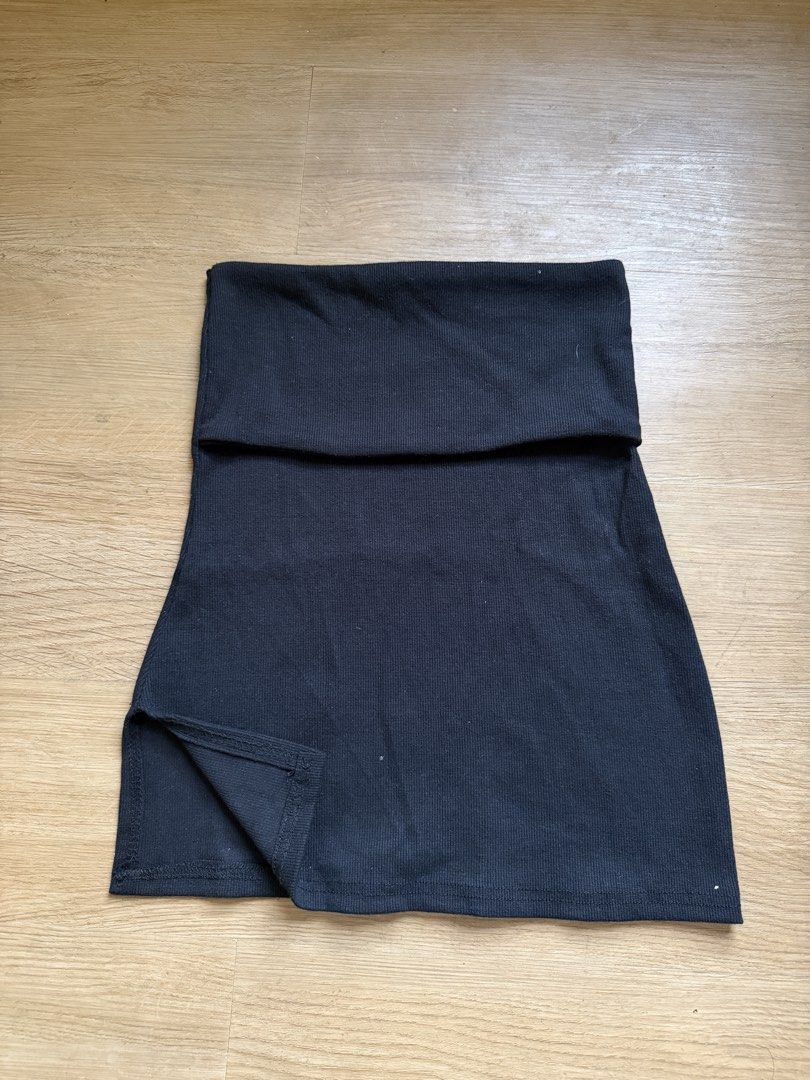 Black Ribbed Tube Top with Side Slits (Category: Sleeveless) located in Paranaque City. Submitted by shopnrepeat_ (Listing ID 1463865535, Image 3). Description: ww pic for reference only free size best fit S-M.