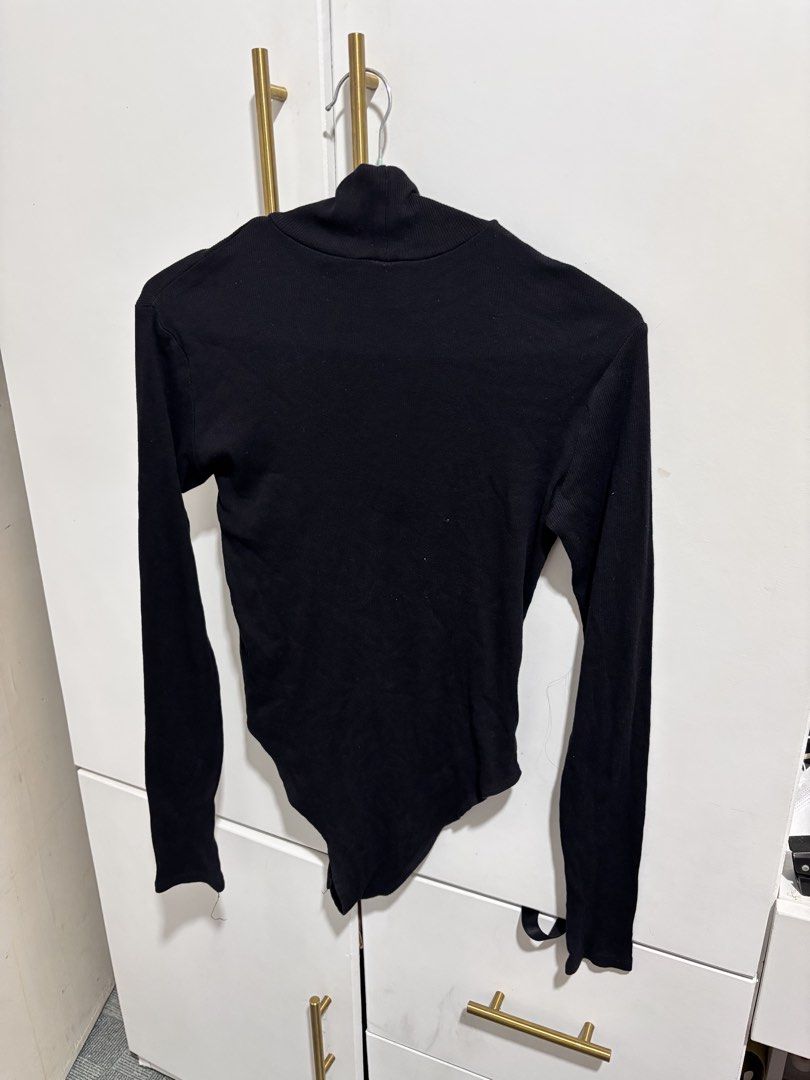 Black Ribbed Turtleneck Bodysuit Top — Size S (Category: Longsleeves) located in Manila. Submitted by cecesprelovedthings (Listing ID 1463900556, Image 1). Description: Selling this classic black ribbed turtleneck bodysuit 🖤 Perfect for casual outfits, layering, or a more fitted/clean look. * Fitted silhouette * Ribbed/stretchy fabric * High-neck / turtleneck design * Long sleeves * Black — easy to pair with almost anything * Bodysuit bottom for
