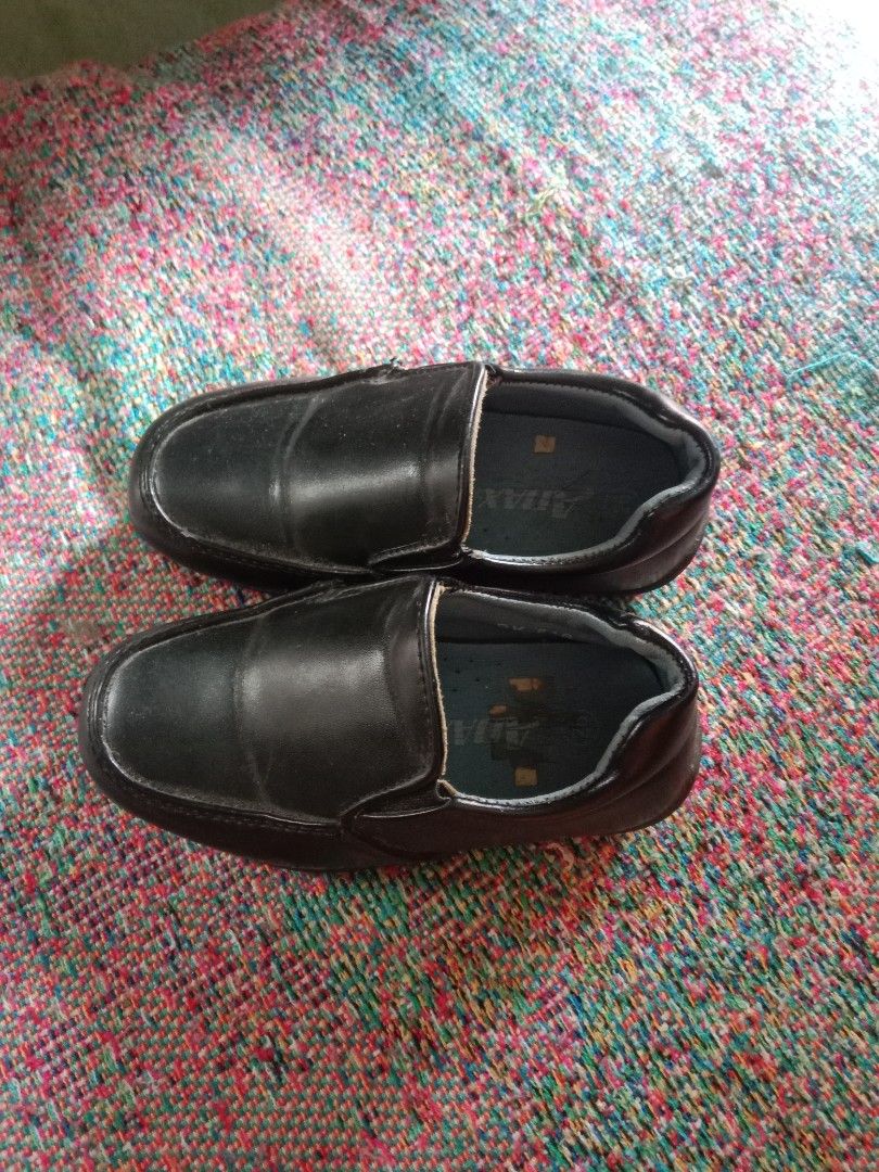 Black shoes (Category: Babies & Kids Fashion) located in Manila. Submitted by kristhine19 (Listing ID 1463781524, Image 2). Description: .