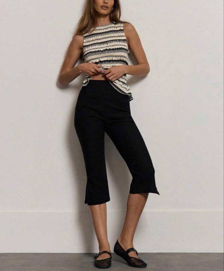 Black Side Zip Capris (Category: Other Bottoms) located in Davao. Submitted by outoftheclosetdvo (Listing ID 1463930543, Image 1). Description: Fits large.