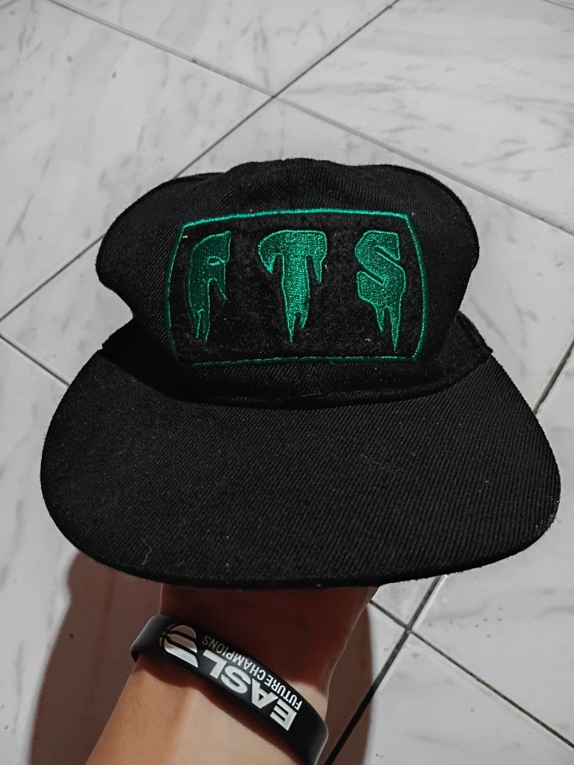 Black Snapback Cap with Green Embroidery (Category: Caps & Hats) located in Cebu City. Submitted by zoshua3 (Listing ID 1463829372, Image 1). Description: - Black snapback cap - Features green embroidery on the front - Underside of the brim is green fabric with red and yellow text - Perfect statement piece to add edge to your outfit.