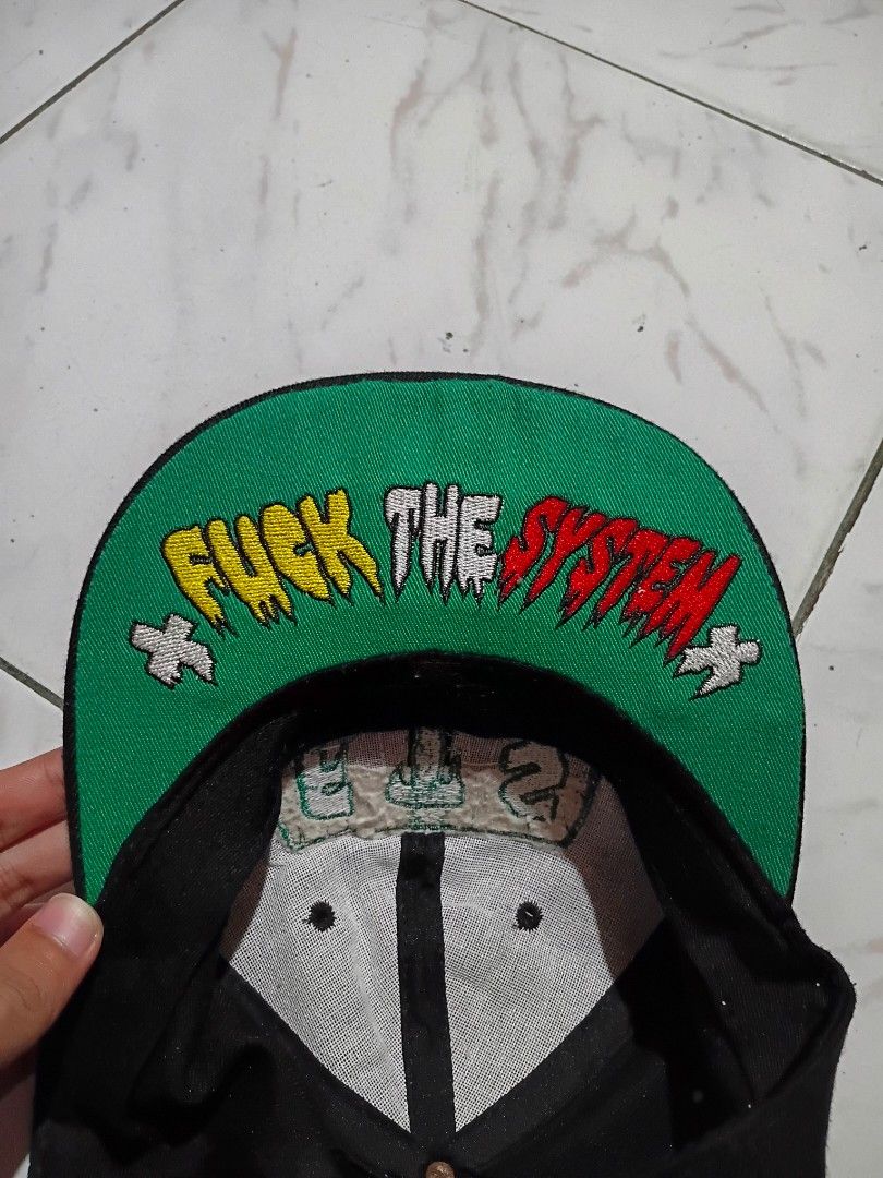 Black Snapback Cap with Green Embroidery (Category: Caps & Hats) located in Cebu City. Submitted by zoshua3 (Listing ID 1463829372, Image 2). Description: - Black snapback cap - Features green embroidery on the front - Underside of the brim is green fabric with red and yellow text - Perfect statement piece to add edge to your outfit.
