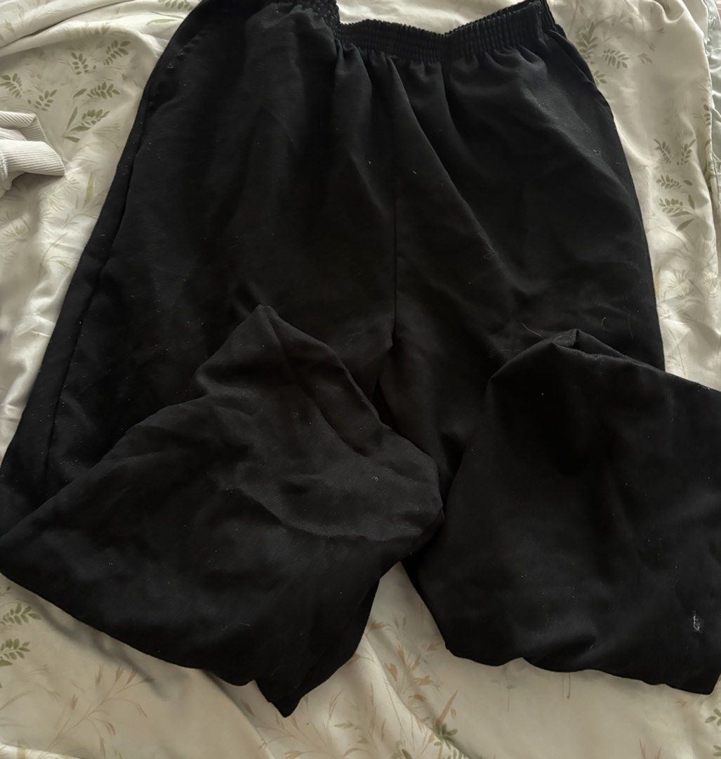 Black Sweatpants (Category: Other Bottoms) located in Manila. Submitted by hygeia555 (Listing ID 1463743403, Image 2). Description: Thrifted from USE.