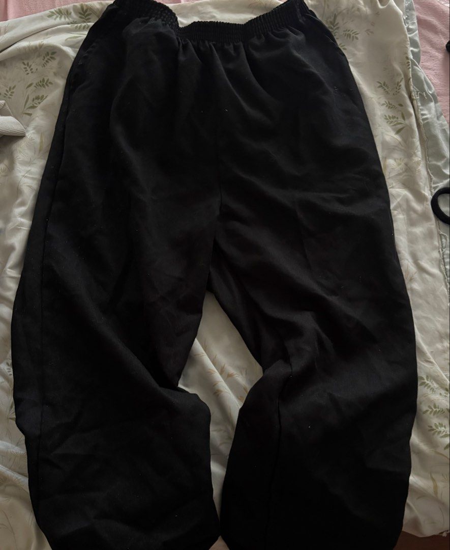 Black Sweatpants (Category: Other Bottoms) located in Manila. Submitted by hygeia555 (Listing ID 1463743403, Image 1). Description: Thrifted from USE.
