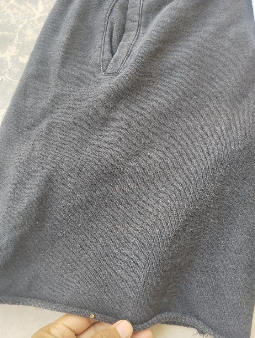 Black Sweatpants (Category: Joggers) located in Mati. Submitted by old_era.ph (Listing ID 1463789394, Image 1). Description: - Black sweatpants - Raw hem - Minor marks on fabric - Drawstring waistband - Perfect for casual wear Minor fade last pic .