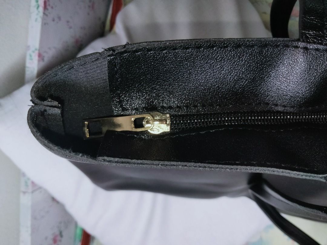 Black Tote Bag (Category: Tote Bags) located in Agdangan. Submitted by in_distress (Listing ID 1463886018, Image 2). Description: 👜used ONCE 👜good for office and/or school use (especially for someone who only brings a few items outside) 👜can fit an umbrella, wallet, notebook, pouch, and/or iPad/tablet (includes freebies inside).