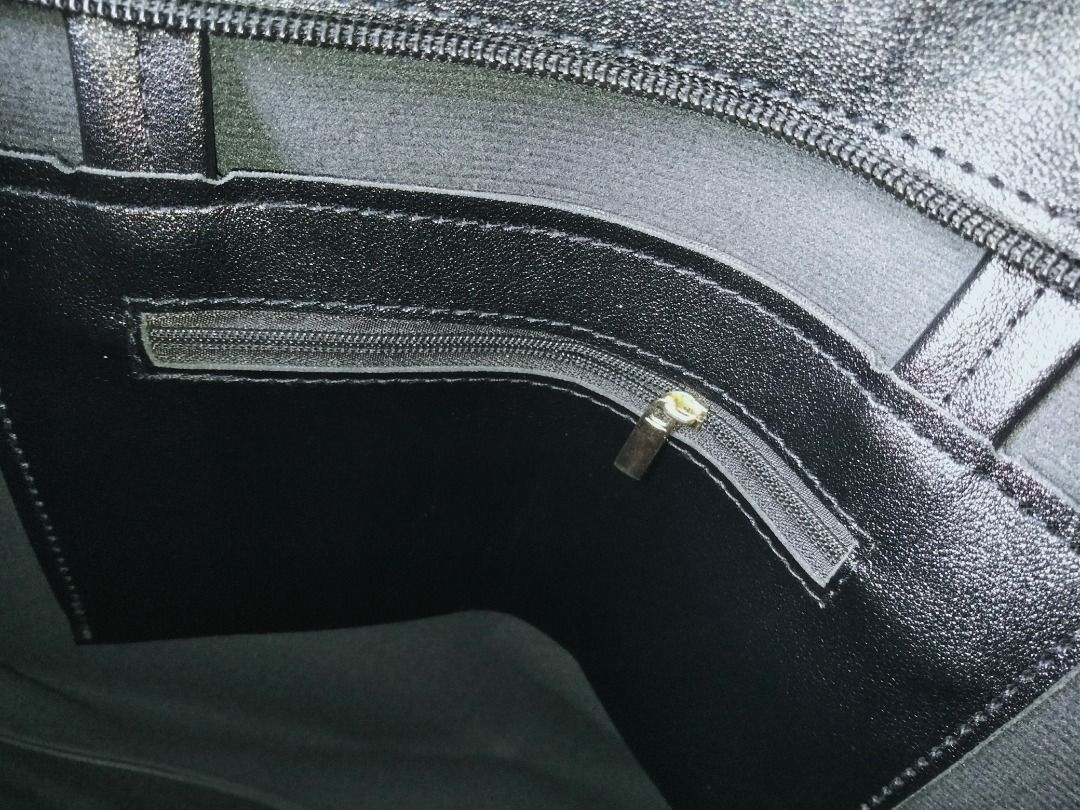 Black Tote Bag (Category: Tote Bags) located in Agdangan. Submitted by in_distress (Listing ID 1463886018, Image 3). Description: 👜used ONCE 👜good for office and/or school use (especially for someone who only brings a few items outside) 👜can fit an umbrella, wallet, notebook, pouch, and/or iPad/tablet (includes freebies inside).