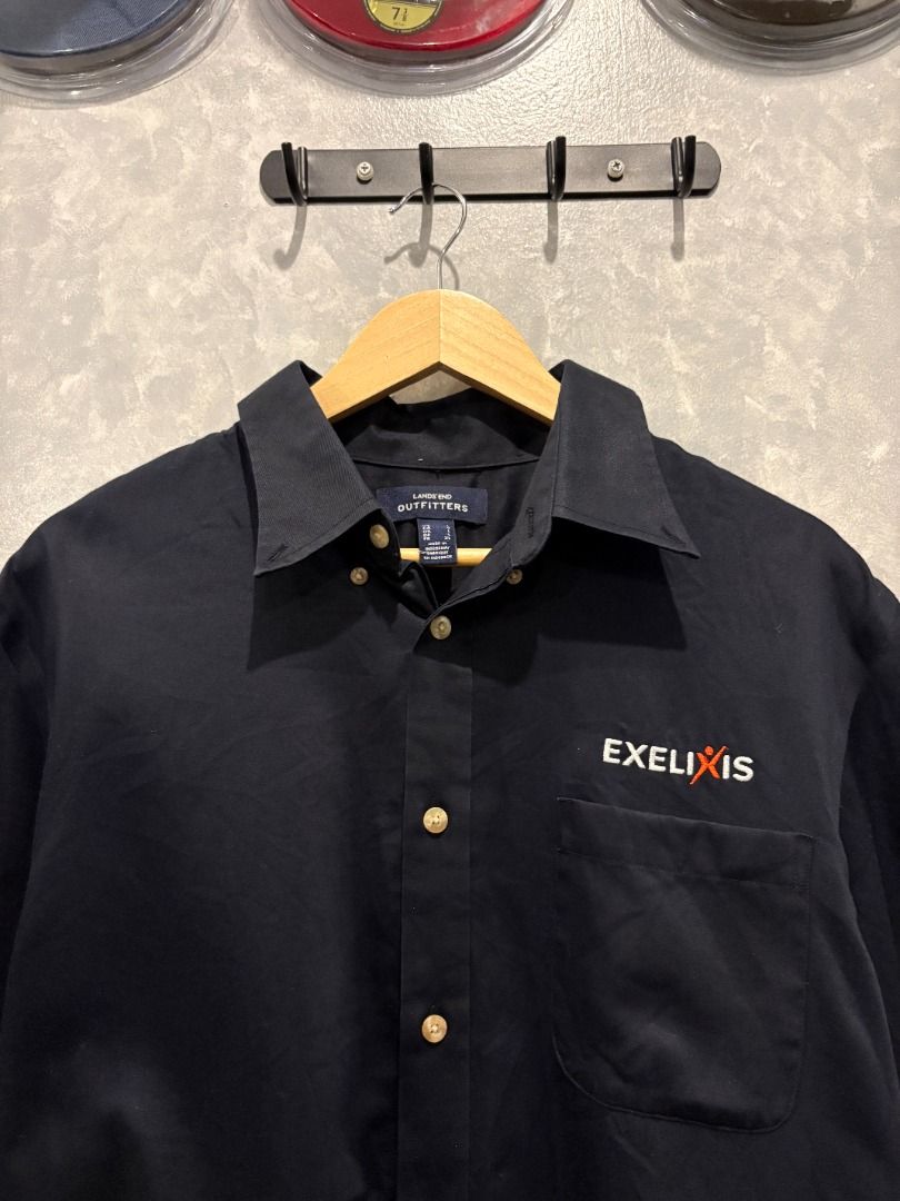 Black Workwear Crop Polo (Category: Tshirts & Polo Shirts ) located in Quezon City. Submitted by outofhabits_store (Listing ID 1463850986, Image 2). Description: Size: Large on tag, American size Width: 25 inches Length: 26 inches Buy 2 items worth 600 pesos and get them for 1,000 Payment method: GCash Shipping options (shouldered by buyer): J&T 3-7 days, Lalamove or Grab within the day Location: Quezon City Please manage your expectations as thi