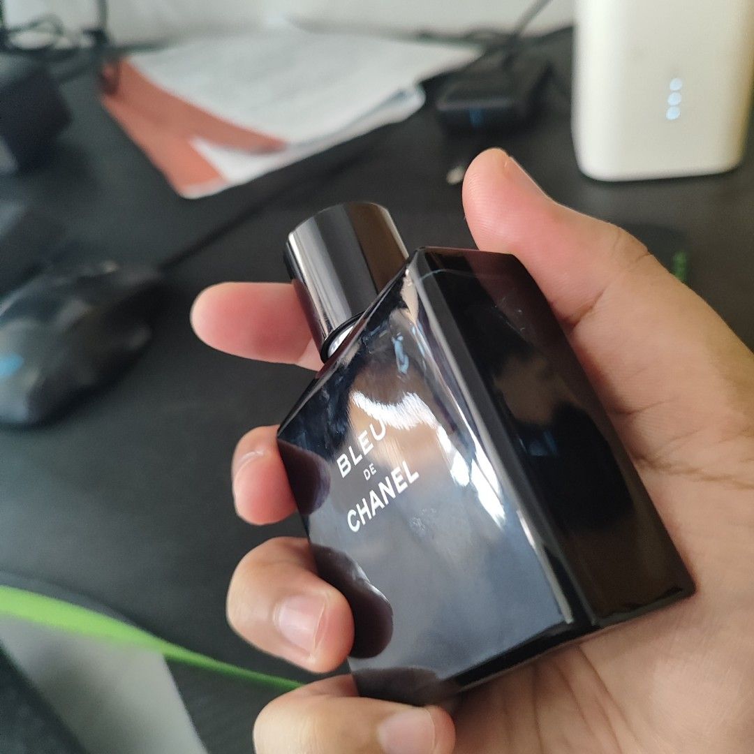 BLEU DE CHANEL EDT 50ML (Category: Fragrance & Deodorants) located in Caloocan City. Submitted by antonmb01188669 (Listing ID 1463850323, Image 2). Description: 7 sprays lang tinry ko lng yung blind buy ko nito. hndi ko trip bilhin nyo na nego pa to wag po barat original yan. check nyo pa yung serial number..