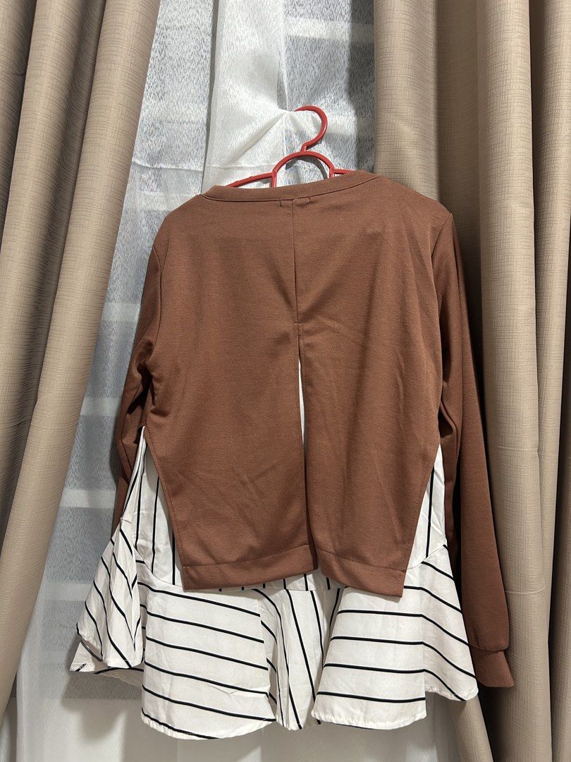 Blouse Brown (Category: Longsleeves) located in Putrajaya. Submitted by mattrazin (Listing ID 1463748639, Image 2). Description: Size S-M Price exc postage.