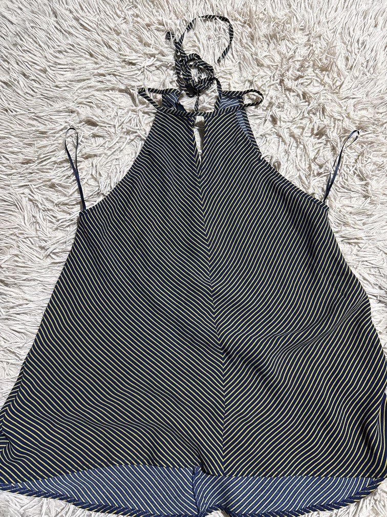 Blouse woman brand (Category: Announcements) located in Makati City. Submitted by lynrtw (Listing ID 1463858030, Image 1). Description: Like new.