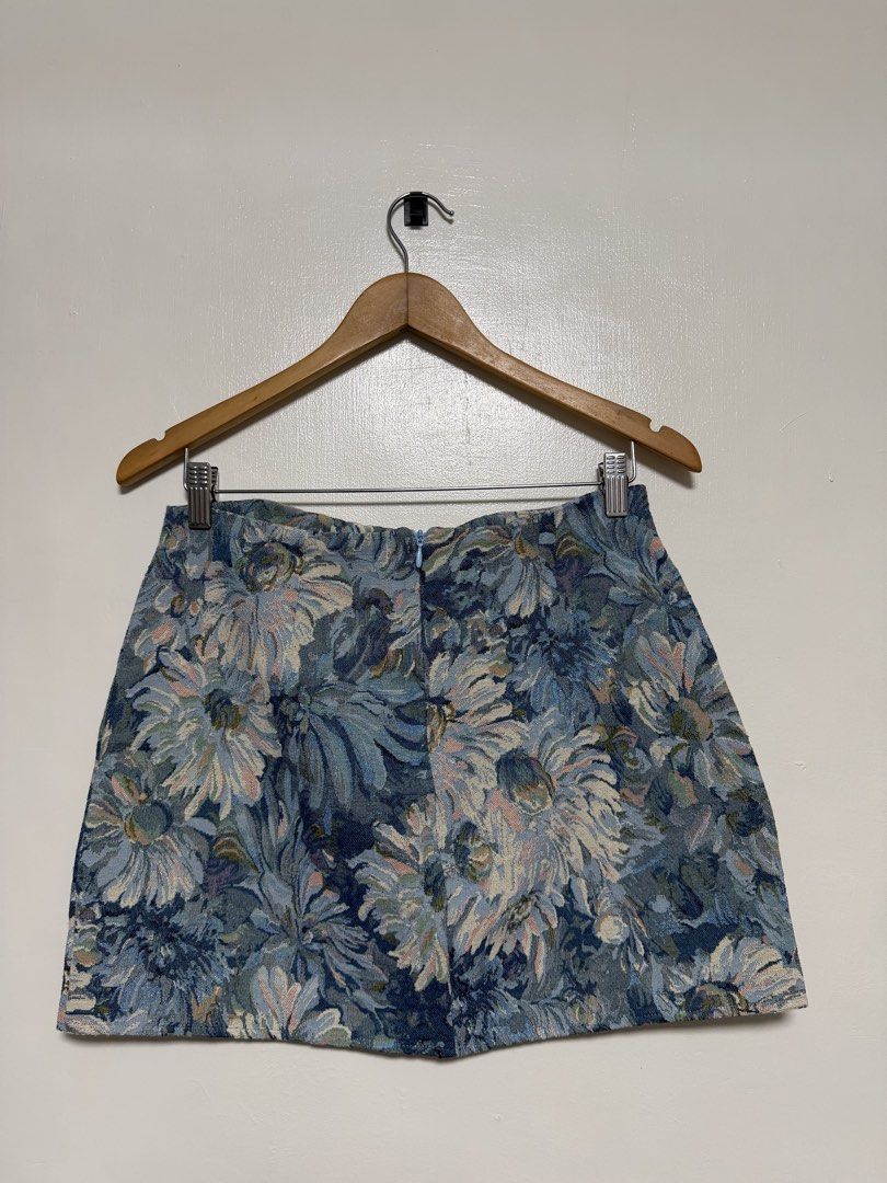 Blue Floral Tapestry Mini Skirt (Category: Skirts) located in Manila. Submitted by don_p (Listing ID 1463863848, Image 2). Description: Size Large: EU 40-42 US 8-10 - Adorable blue mini skirt - Features a unique floral tapestry print - Back zipper closure for a secure fit - Estimated size: Small to Medium - Textured fabric adds a nice touch - Perfect for dressing up or down.