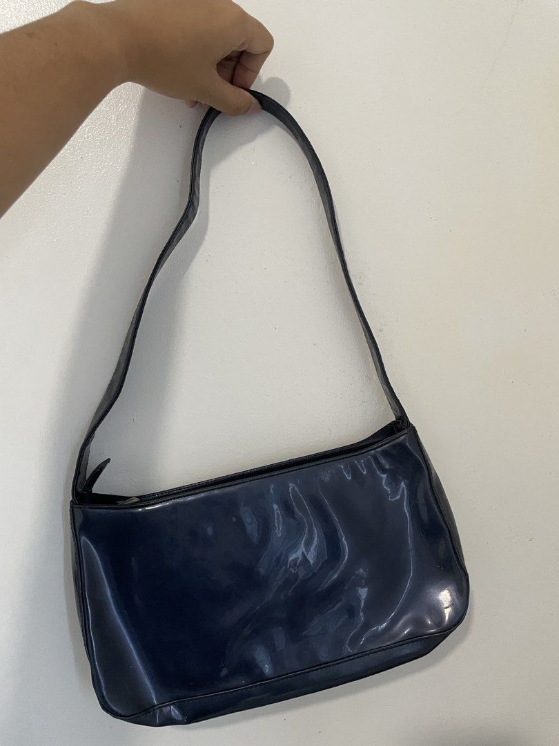 blue shoulder bag (Category: Shoulder Bags) located in Manila. Submitted by dianneeeee12 (Listing ID 1463934756, Image 2). Description: no issue. kind of shiny navy blue. actual pic posted. .