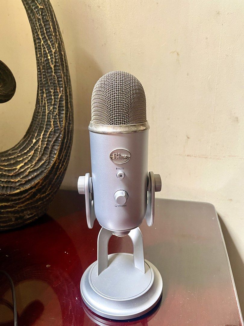 Blue Yeti USB Microphone Silver (Category: Microphones) located in Bacoor. Submitted by sake27 (Listing ID 1463773254, Image 1). Description: Selling my original Blue Yeti USB Microphone (Silver)! Perfect gamitin for ASMR, streaming, podcasting, voiceovers, gaming, or online classes/work. Details & Specs Brand/Model: Blue Yeti USB Condenser Microphone Color: Silver Features: 4 pickup patterns (Cardioid, Omnidirectional, Bidirectional, Stereo), bu