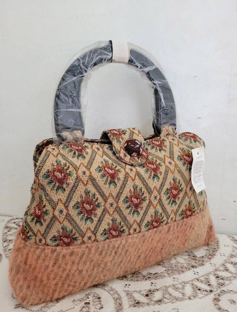 Bnew Tapestry Handbag (Category: Purses & Pouches) located in Balanga. Submitted by marae_c (Listing ID 1463754784, Image 3). Description: In very good condition. New, unused. Very pretty in actual. Wooden hard handles with inner lining. Snap button closure. Fits your essentials. Kasya mini payong. Gandaa 💗 small to semi med size bag pero spacious enough naman for daily..