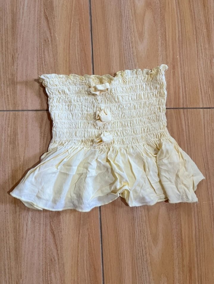 Bnew Yello Tube Top (Category: Others Tops) located in Davao. Submitted by bravecat.edef3f (Listing ID 1463743112, Image 1). Description: .