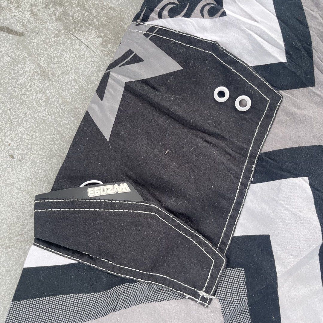 Board short Pattern (Category: Swim Trunks & Board Shorts) located in General Mariano Alvarez. Submitted by aaronatas819577 (Listing ID 1463770462, Image 3). Description: - O'Neill Board Shorts - Size: XL - Color: Black, white, and grey geometric pattern - Features: Cargo pocket on right side with velcro closure - Closure: Button and zip fly - Ideal for: Swimming, lounging, beach, or pool activities.