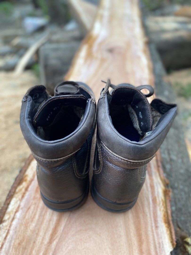 Boots gore tex (Category: Boots) located in Tumauini. Submitted by calmearth-bc99 (Listing ID 1463749412, Image 3). Description: Goretex boots.